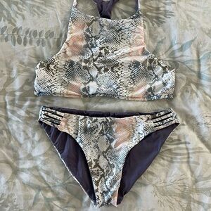 Roxy Multicolor Snakeskin Bikini Nwot No cup padding/liner. Never worn NEWwot